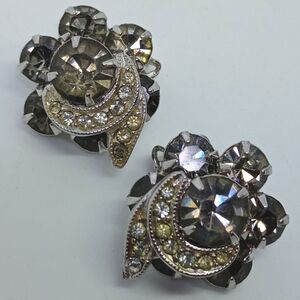 * vintage Weiss gray rhinestones " black diamond" clip on earrings